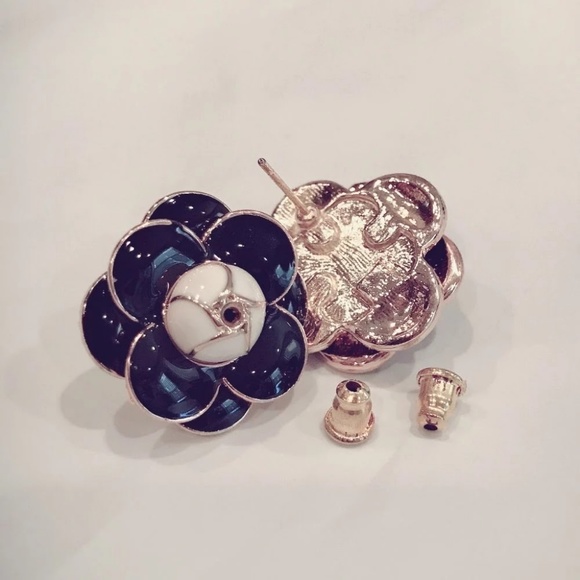 Flower Blossom Stud Earrings - Picture 6 of 6